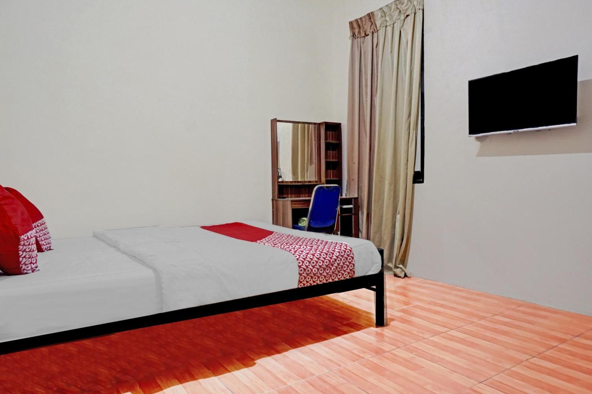 Oyo 90689 Lily House Hotel Tangerang Exterior photo